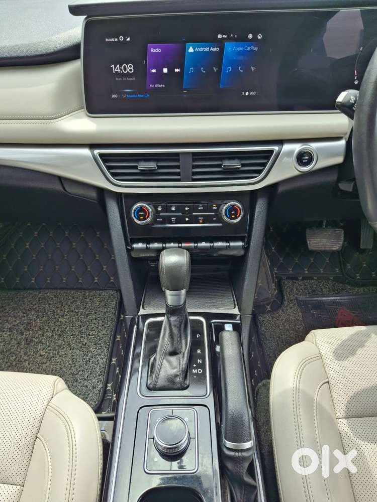 Mahindra Xuv700 Ax7l 6 Str At, 2023, Petrol