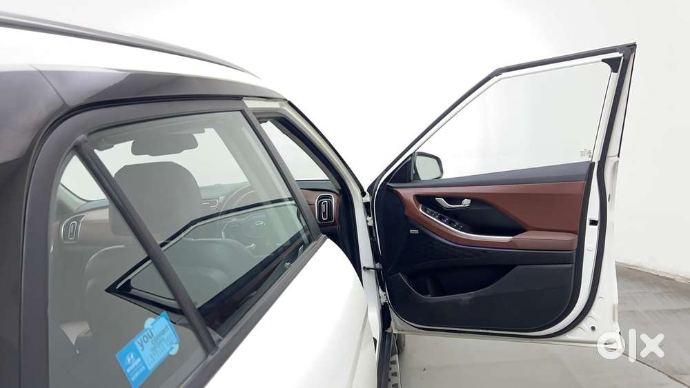 Hyundai Alcazar 2.0 Signature (o) Petrol At 6 Str, 2022, Petrol
