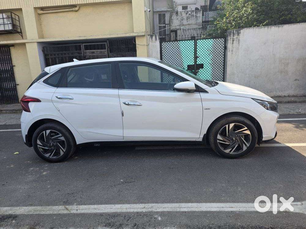 Hyundai I20 1.4 Asta (o) At With Sunroof, 2021, Petrol
