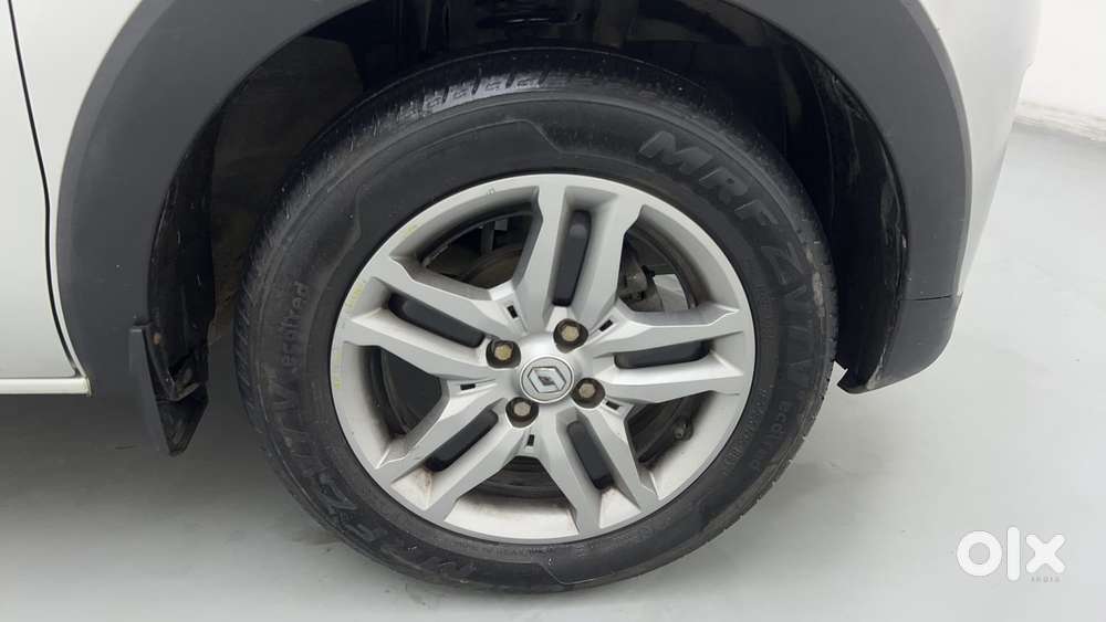 Renault Triber Rxz, 2022, Petrol