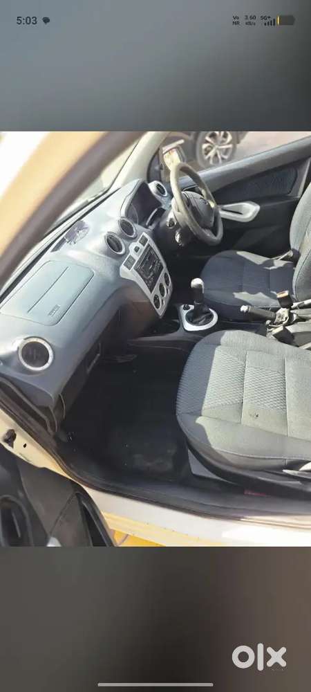 Ford Figo Titanium Blu 2013
