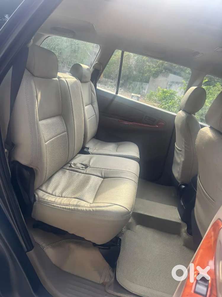 Toyota Innova 2.5gx 8 Str