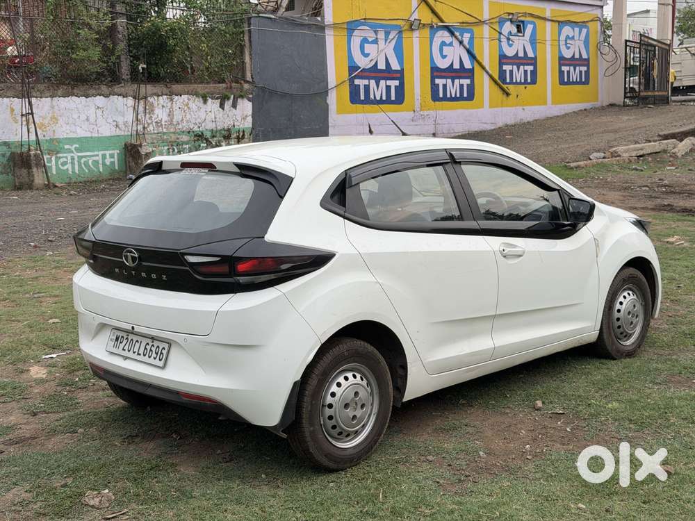 Tata Altroz 1.2 Xe, 2021, Petrol
