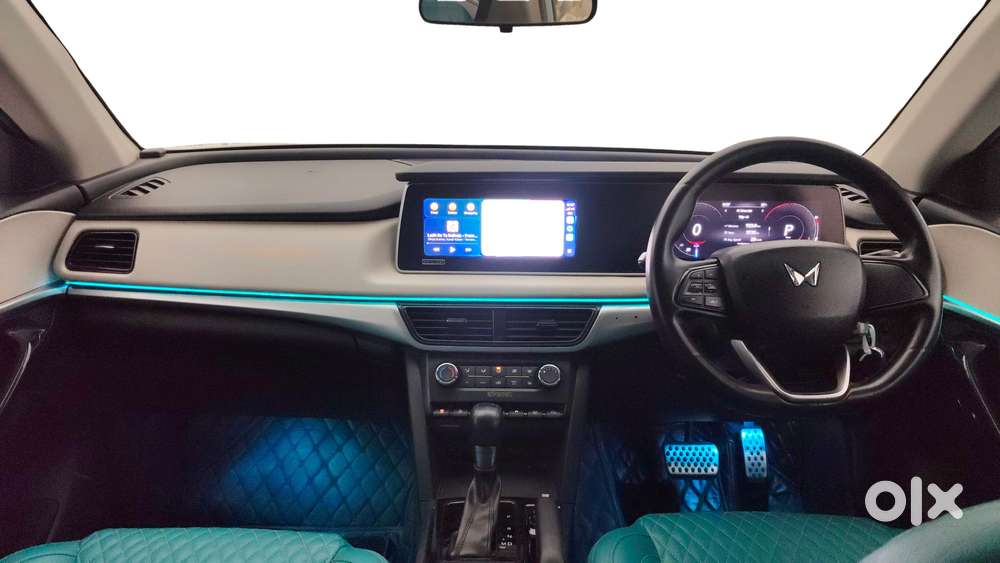 Mahindra Xuv700 2.2 Ax 5 Diesel At 7 Str, 2022, Diesel