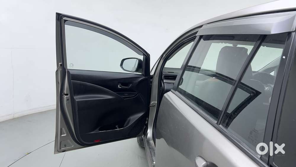 Toyota Innova Crysta 2.4 G Mt 8s, 2016, Diesel