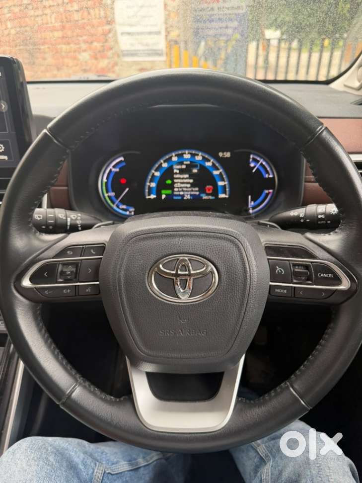 Toyota Innova Hycross 2.0 Zx Hybrid 7 Str, 2024, Petrol