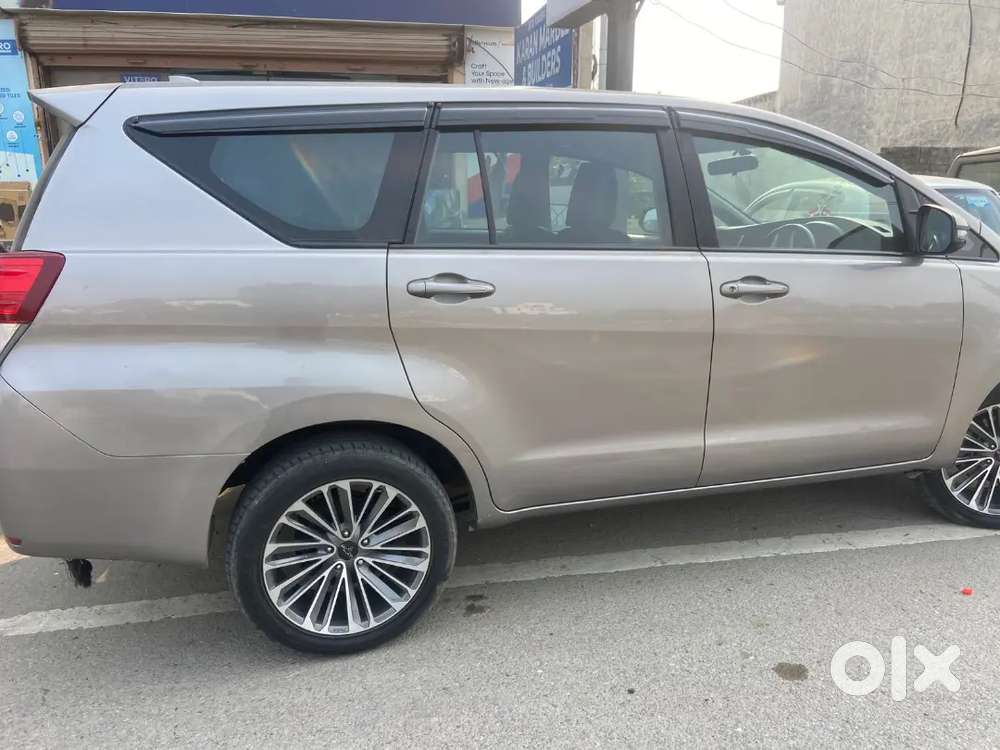 Innova Crysta 2.8 Gx At