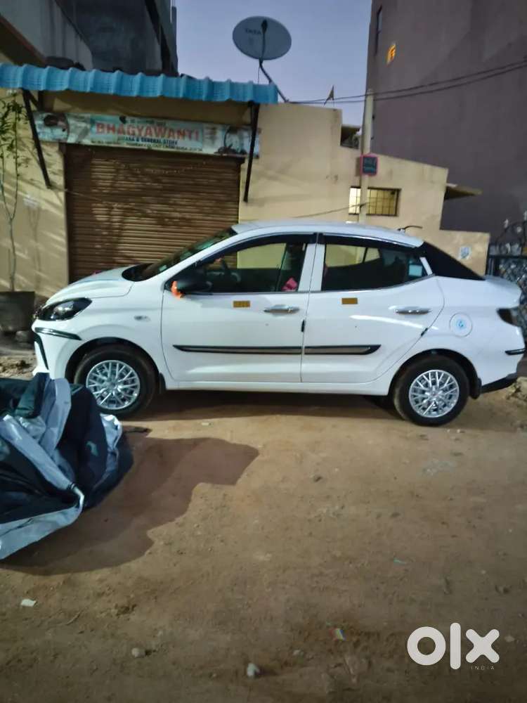 Hyundai Aura 2026 Cng And Petrol 5200 Km Driven
