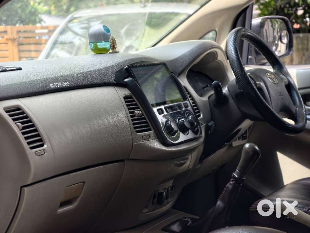 Toyota Innova 2.5 G (diesel) 8 Seater, 2013, Petrol