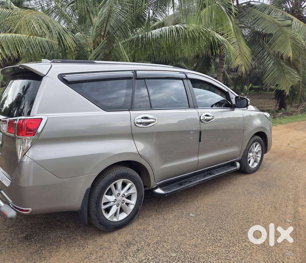 Toyota Innova Crysta 2.4 G Mt 8s, 2024, Diesel