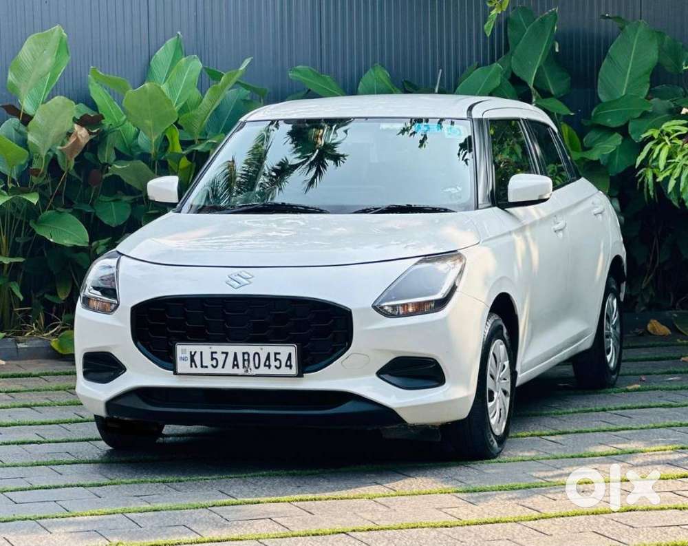 Maruti Suzuki Swift Vxi + Manual, 2024, Petrol