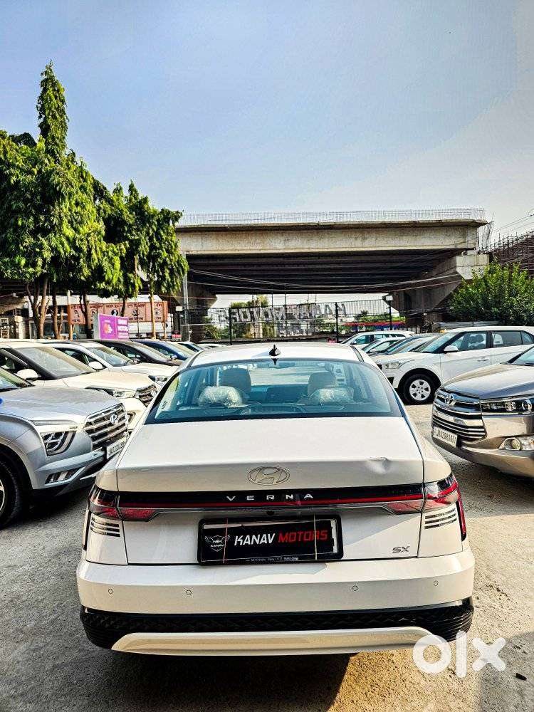 Hyundai Verna 1.5 Sx (o) Vtvt Ivt, 2023, Petrol