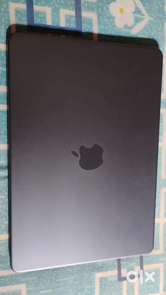 Selling Apple Neo Macbook