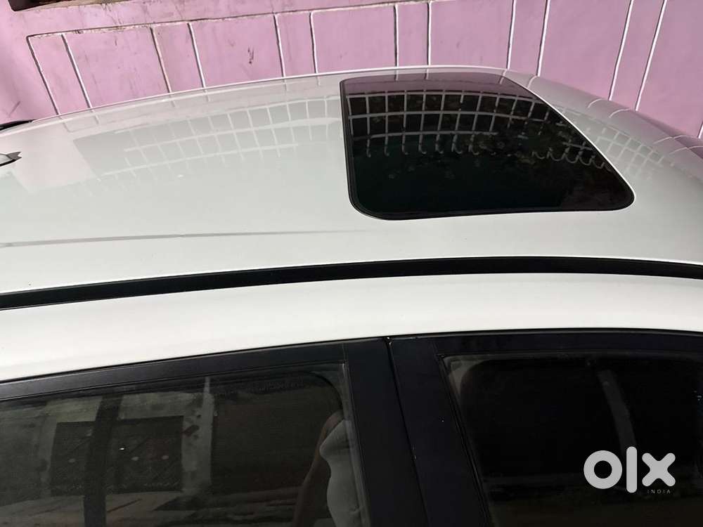 Top Model I20 With Sunroof N Bluelink Phone Start Feature With 24 Kmpl