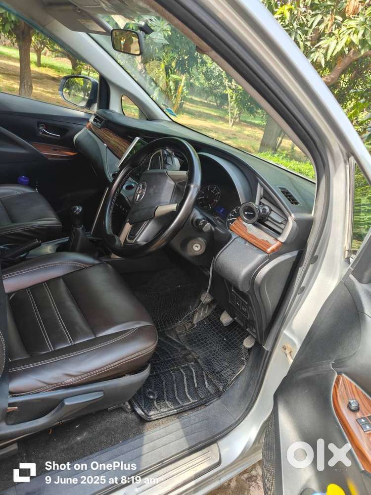Good Condition Innova Crysta Gx 2.4 Diesel Manual 117000 Kms Driven