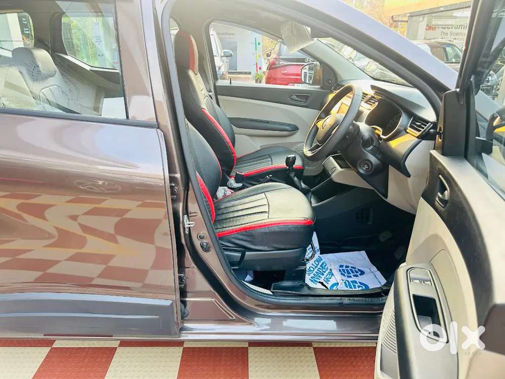 Renault Triber Rxl 1.0l Petrol Mt (2021)  Only 17,000 Km