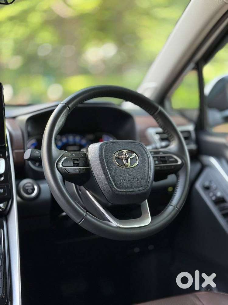 Toyota Innova Hycross 2.0 Zx Hybrid 7 Str, 2025, Petrol
