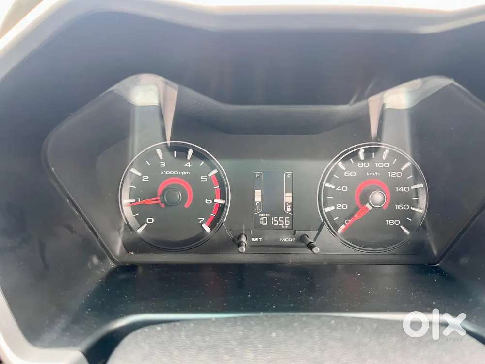 Mahindra Kuv 100 2017