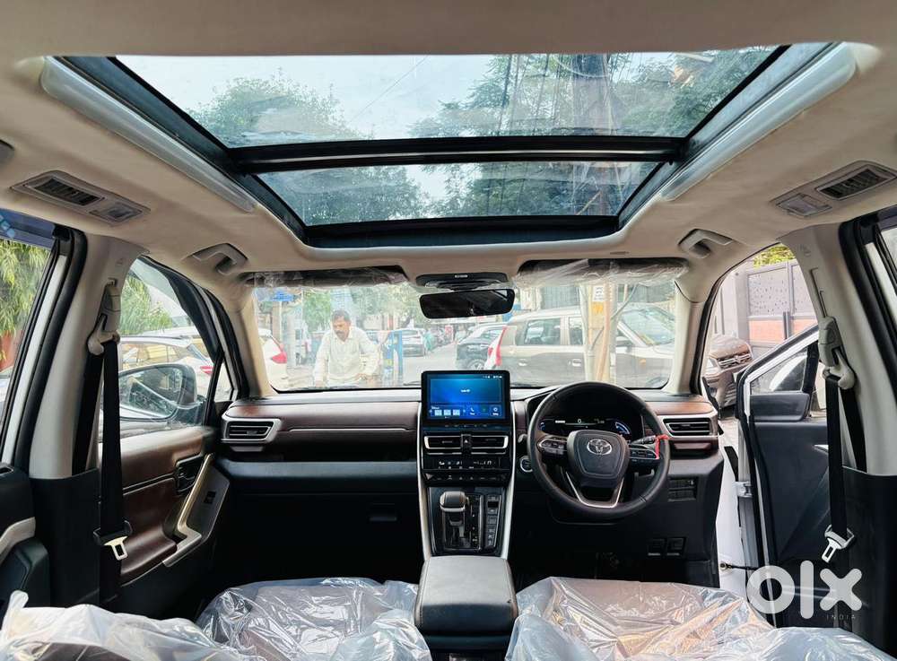 Toyota Innova Hycross 2.0 Vx (o) Hybrid 7 Str, 2025, Petrol