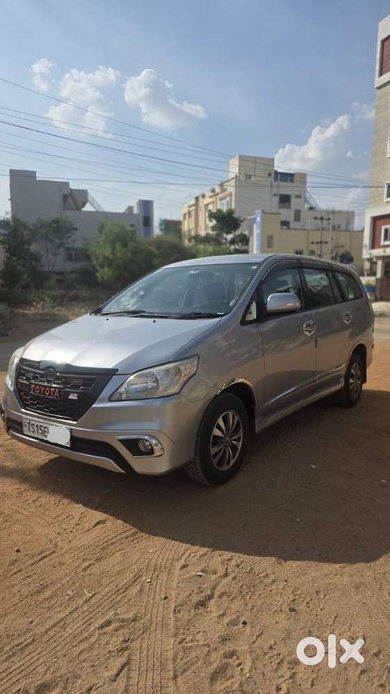 Toyota Innova 2.5 V Diesel 8-seater, 2015, Diesel