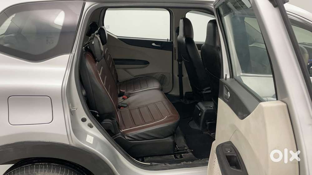 Renault Triber Rxz, 2023, Petrol