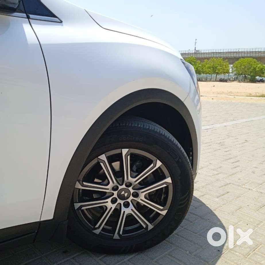 Mahindra Xuv700 2.0 Ax 7 Petrol At Luxury Pack Str, 2023, Petrol