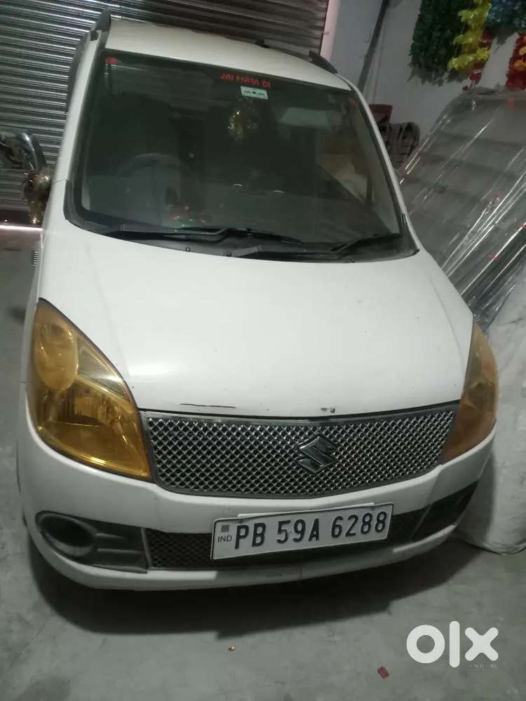 Center Locking Tyre New Good Condition 18 Average Full Ac Full Insuran