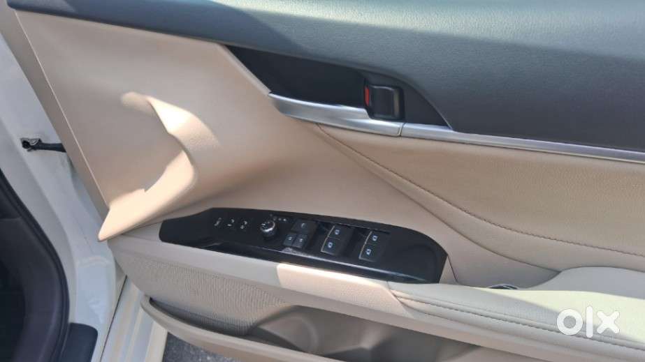 Toyota Camry Hybrid, 2020, Petrol