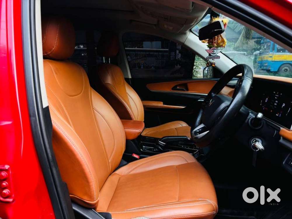 Mahindra Xuv700 2.0 Ax 5 Petrol At Str, 2022, Petrol