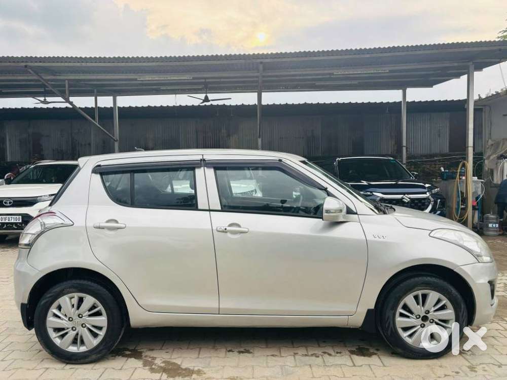 Maruti Suzuki Swift Vvt Zxi, 2017, Petrol