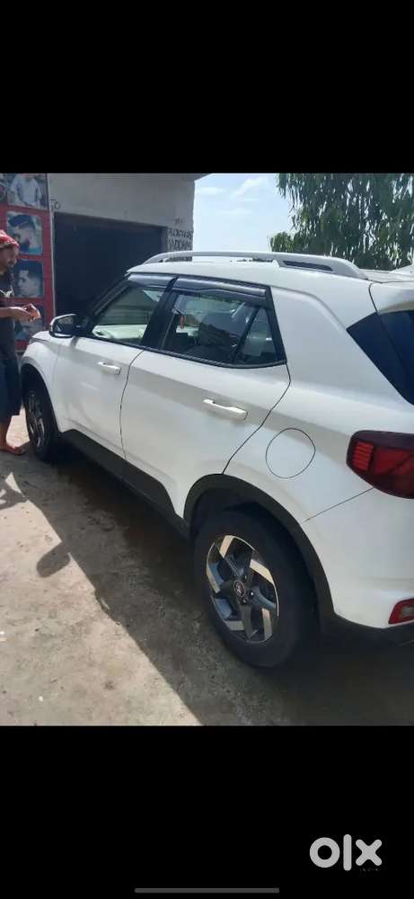 Hyundai Venue 2021 Diesel Well Maintained