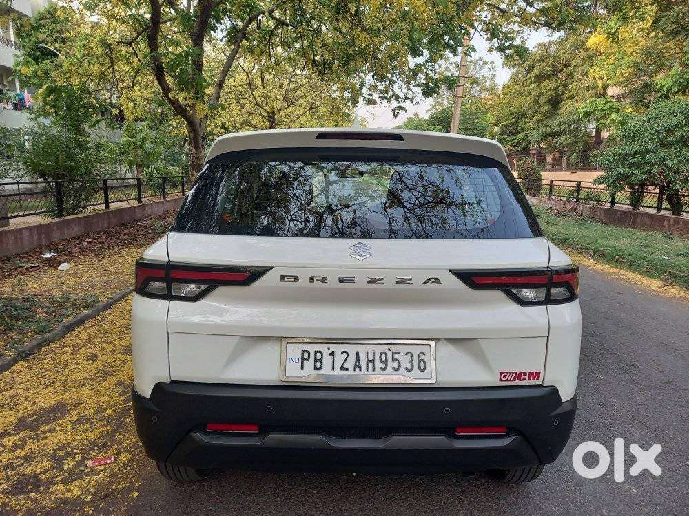 Maruti Suzuki Brezza 1.5 Vxi At Smart Hybrid, 2023, Petrol
