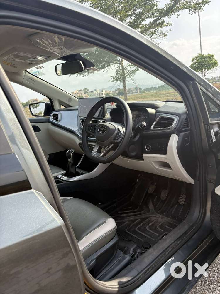 2025 Tata Altroz Xz Lux 1.2 Petrol  21,543 Km  1st Owner