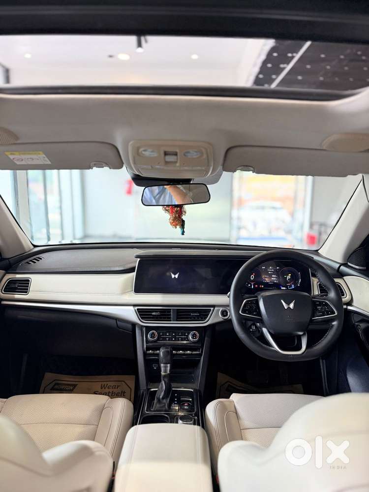 Mahindra Xuv700 2.0 Ax 7 Petrol At Luxury Pack Str, 2021, Petrol