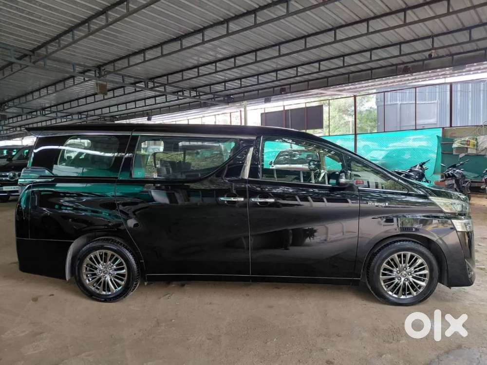 Toyota Vellfire 2.5 Hybrid, 2022, Petrol