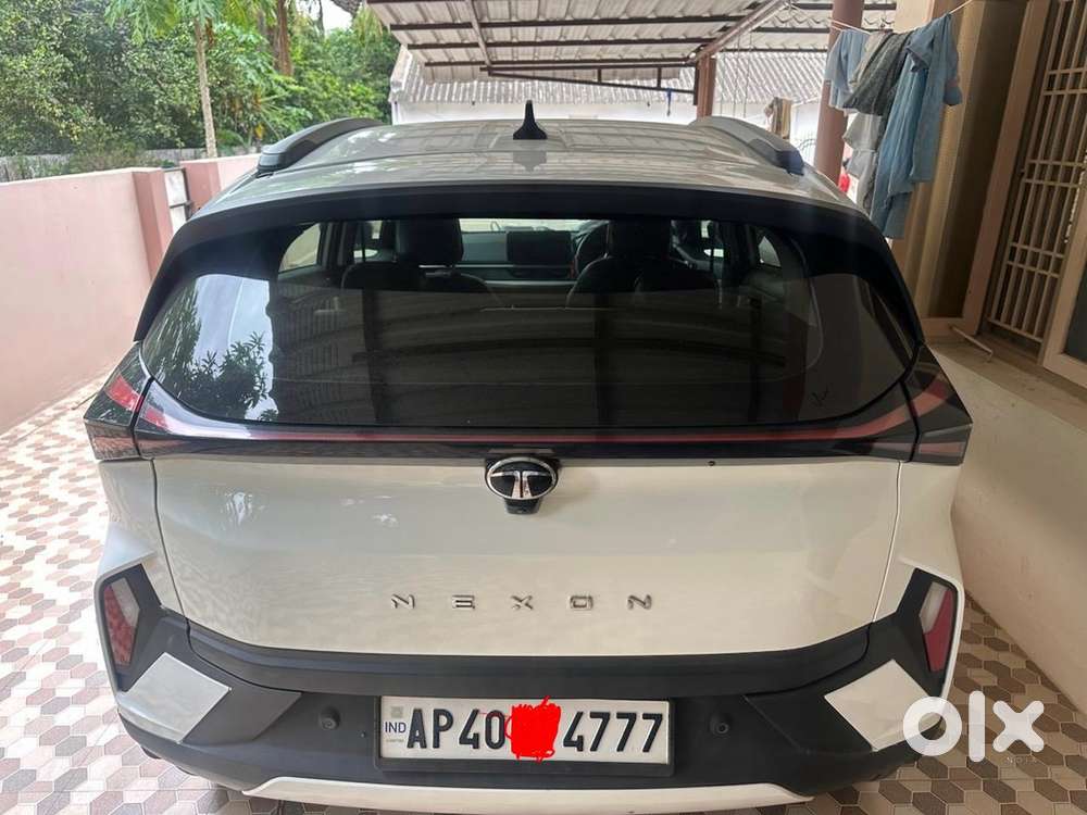 Tata Nexon Creative(+)diesel(amt) 2024 Model