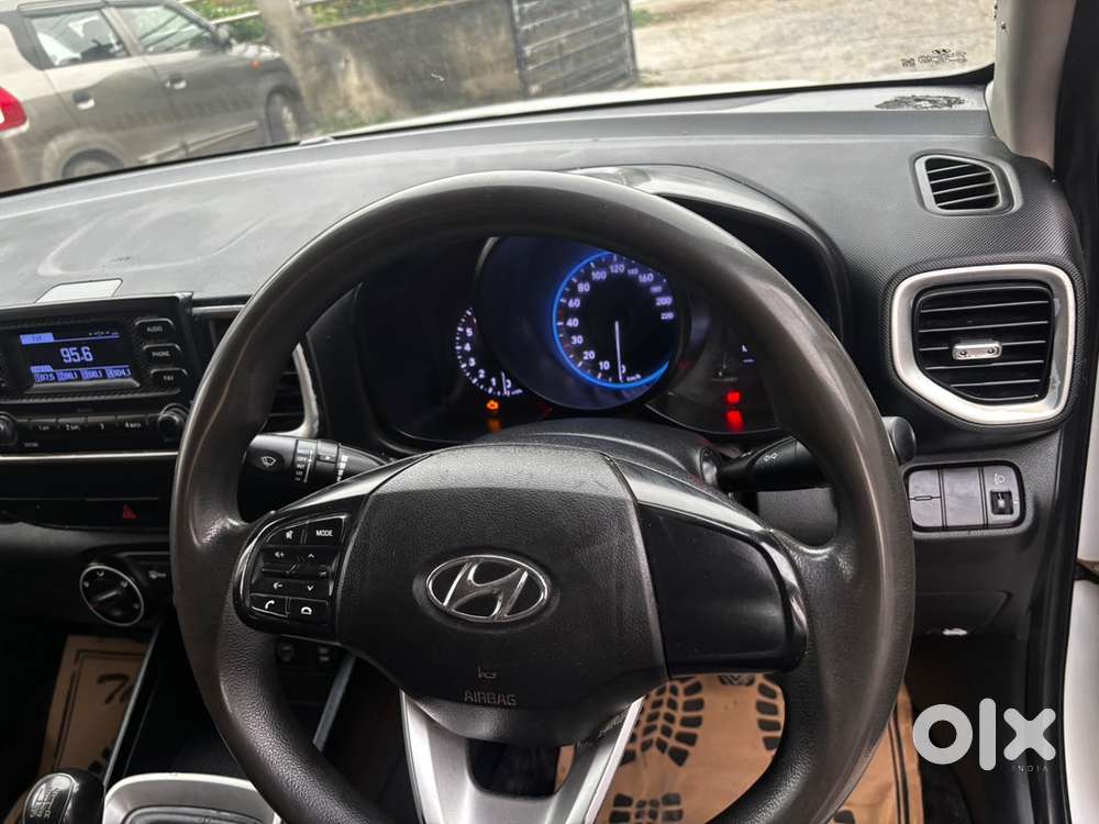 Hyundai Venue 2019 Petrol 71000 Km Driven