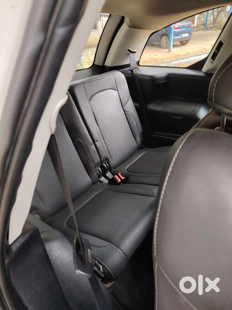 Tata Hexa 2017 Pearl White Diesel  Automatic, 4x2 6 Seater. Top Model