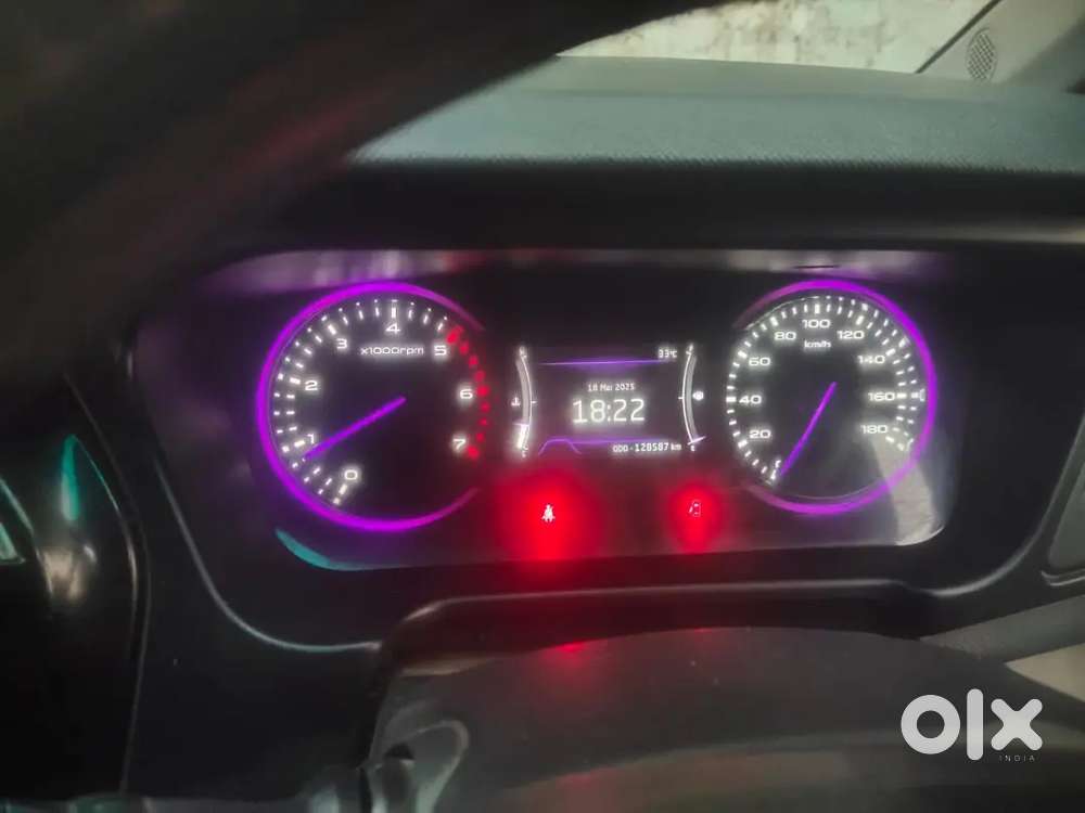 Mahindra Marazzo M8 2019