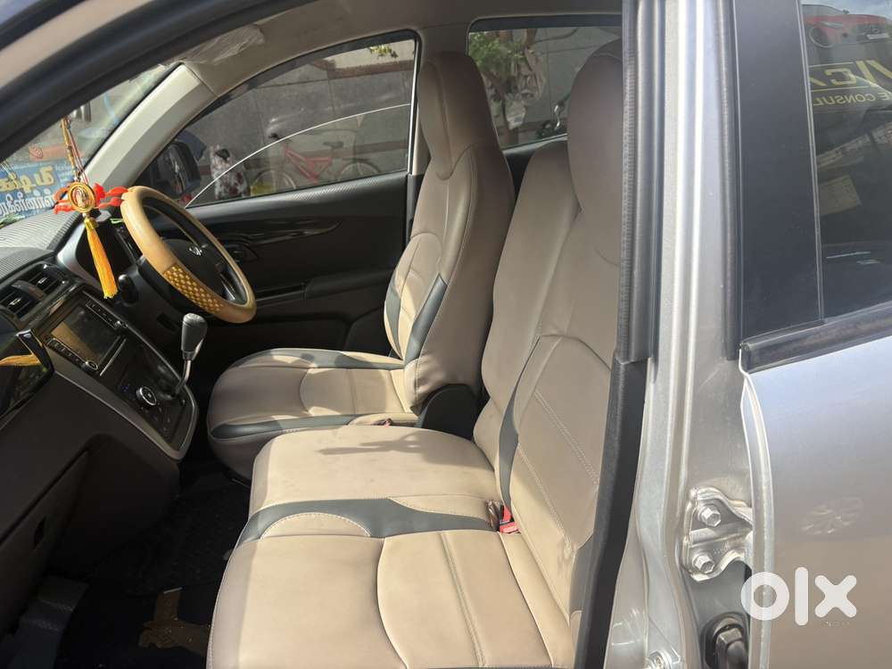 Mahindra Kuv 100 Mfalcon G80 K8 Dual Tone, 2019, Petrol
