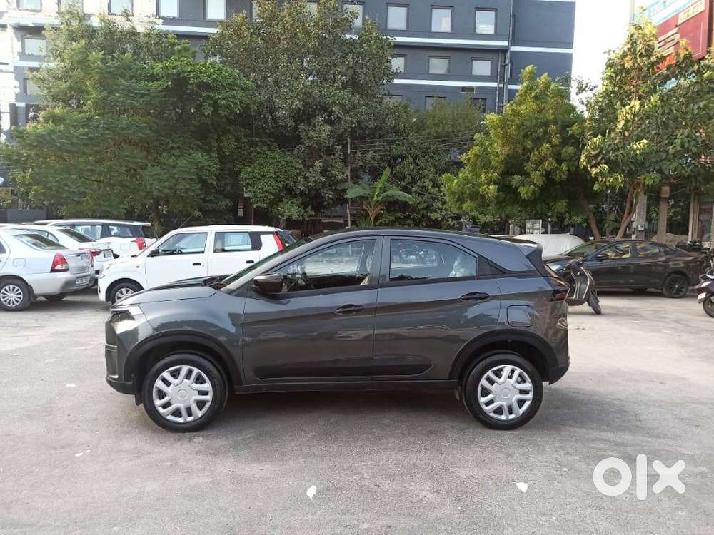 Tata Nexon Smart Plus1.2 Revotron Petrol 5 Mt, 2024, Petrol
