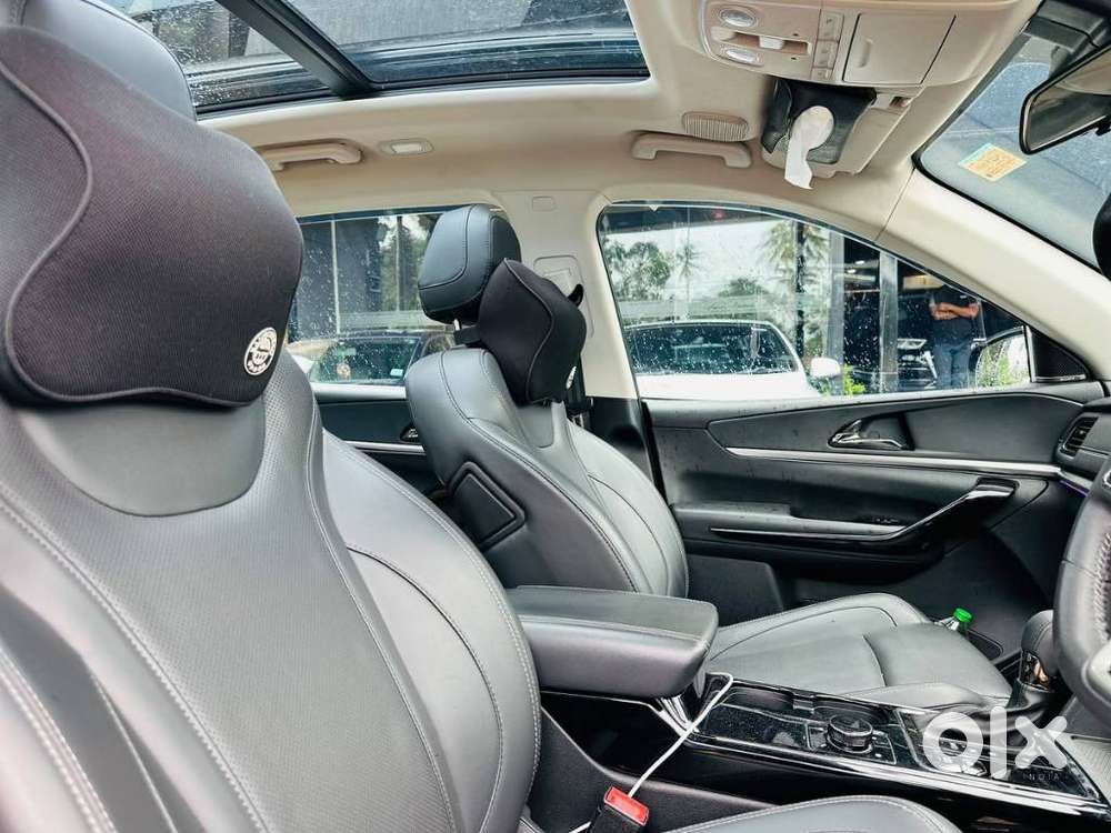 Mahindra Xuv700 2.2 Ax 7 Diesel At Str Awd, 2025, Diesel