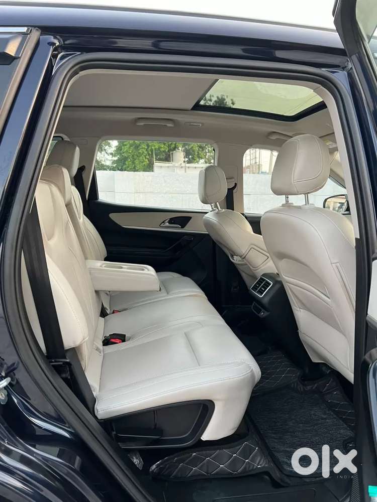 Mahindra Xuv700 2.0 Ax 7 Petrol At Luxury Pack Str, 2022, Petrol