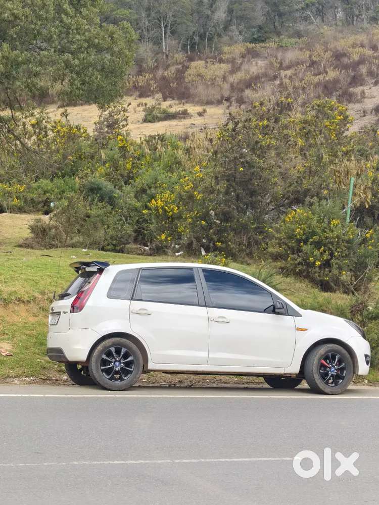Ford Figo 2013 Petrol 137000 Km Driven