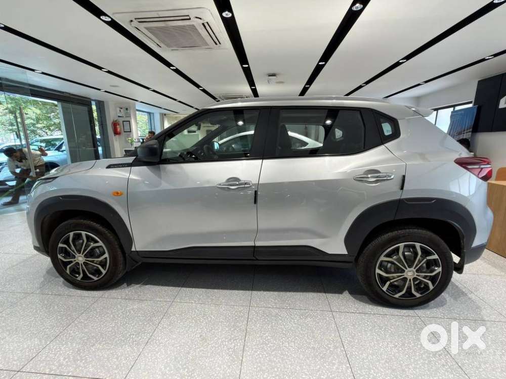 Nissan Magnite Kuro Edition Petrol Amt, 2025, Petrol