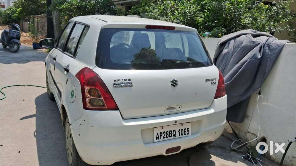 Maruti Suzuki Swift Petrol 70000 Km Driven