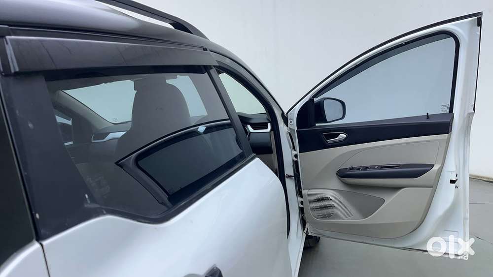 Renault Triber Rxz Easy-r Amt Dual Tone, 2022, Petrol