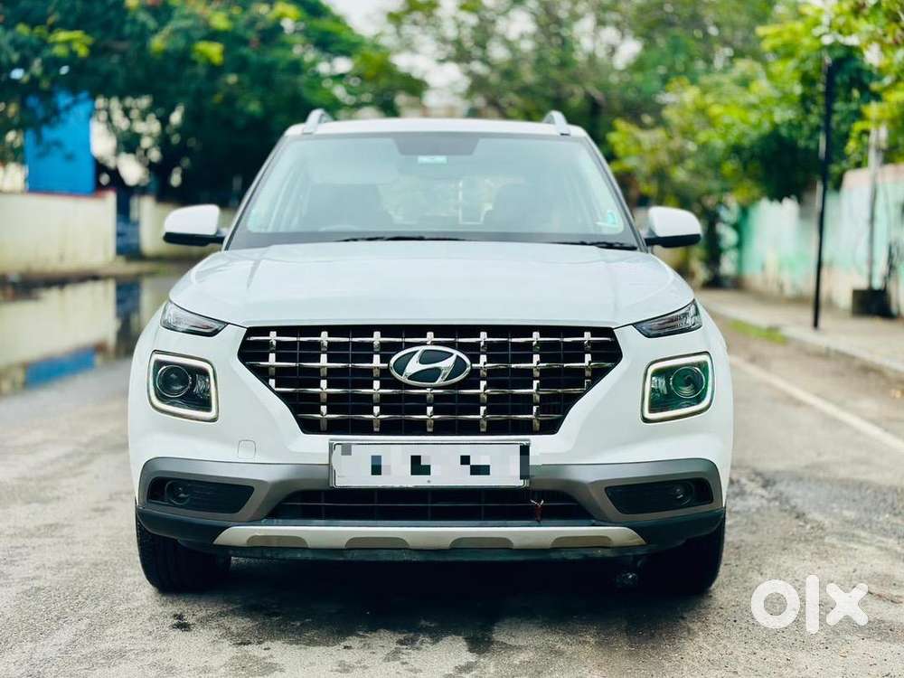 Hyundai Venue 2021 Petrol 18500 Km Driven