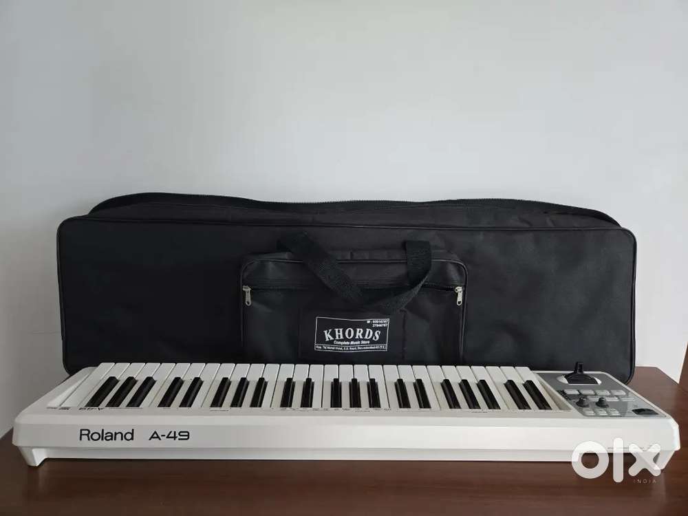 Roland A-49 Midi Keyboard (White) in mint condition + bag