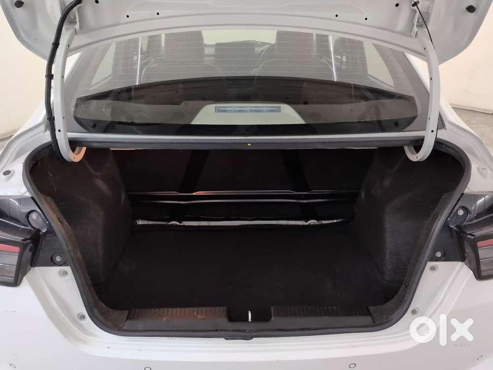 Maruti Suzuki Dzire 1.2 Zxi Amt, 2025, Petrol